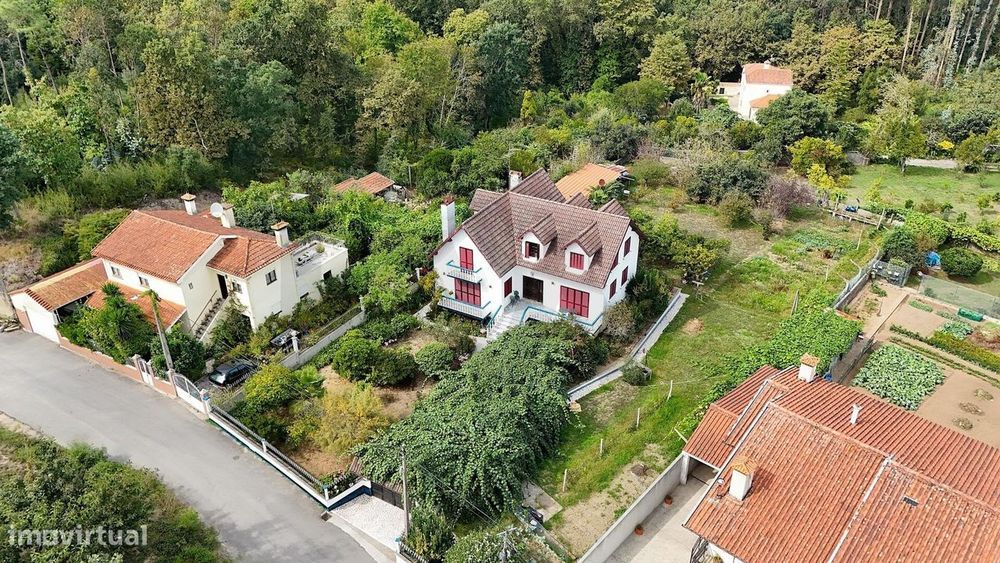 Charmosa Moradia T5 Independente c/ Terreno & Imensa Área - Incrível L