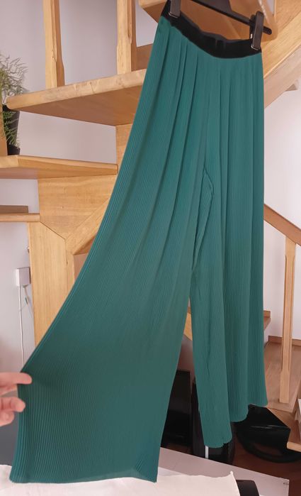 Plisowane szmaragdowe spodnie Vero Moda