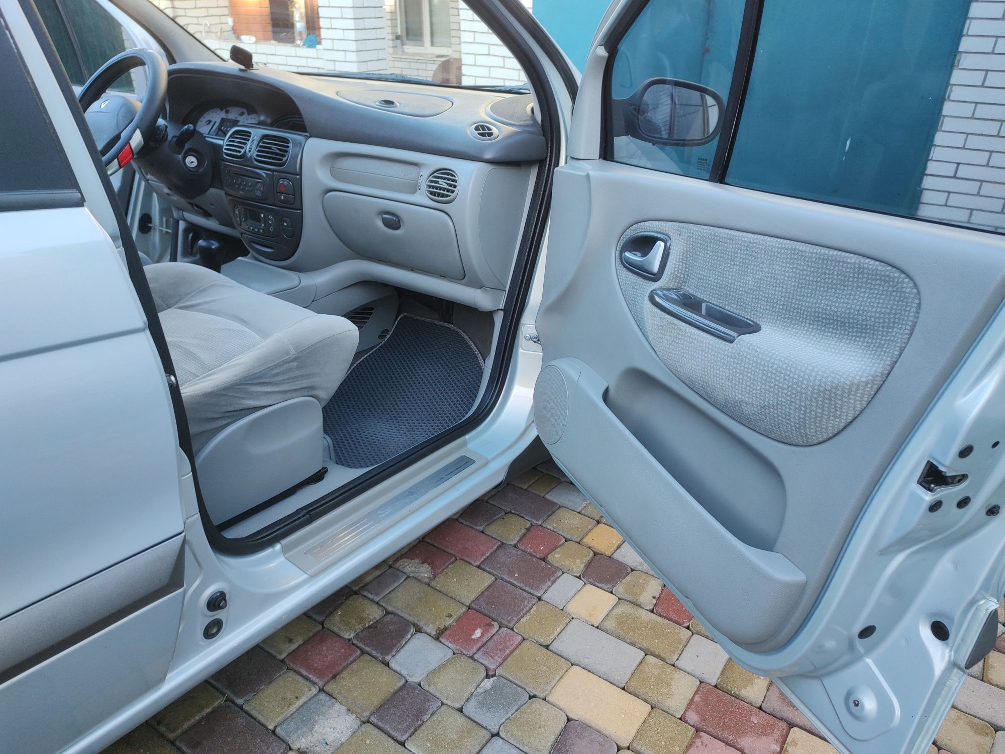 Renault Scenic 2.0automat+climat Не крашеный