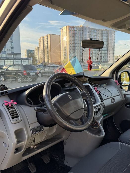 Renault Traffic 2011 року 2,0 дизель пасажир (8+1)