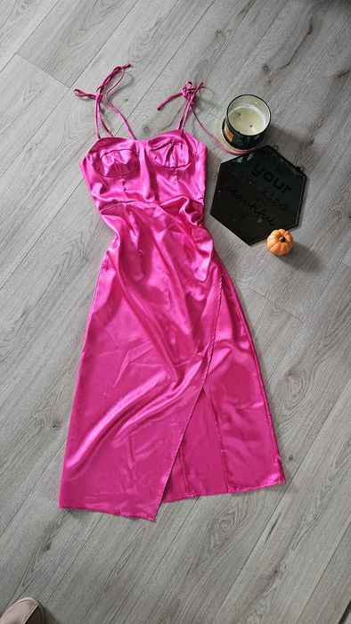 Атласна рожева сукня розмір М