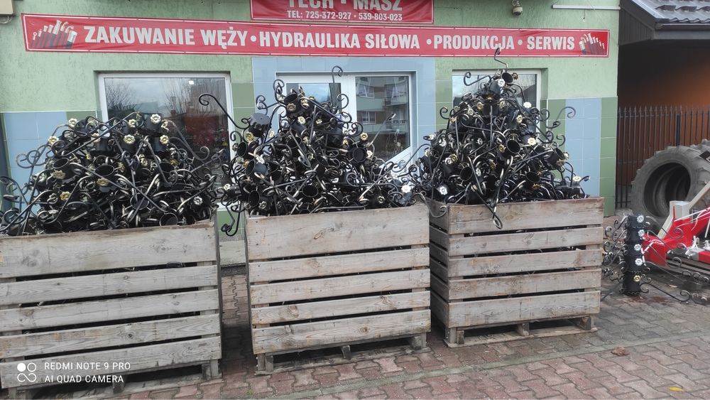 Stojaki choinkowe kute