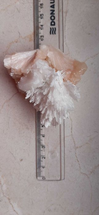 Wyjątkowy skolezit na stilbicie Indie