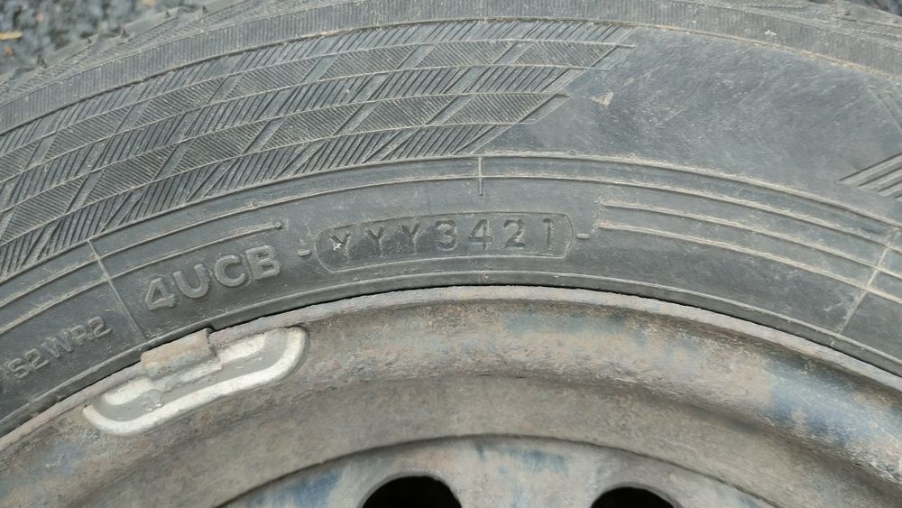Sprzedam felgi stalowe 15” z zimowymi oponami– Corolla E12 4x100