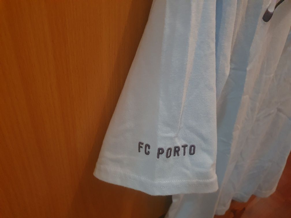Polo de homem azul claro