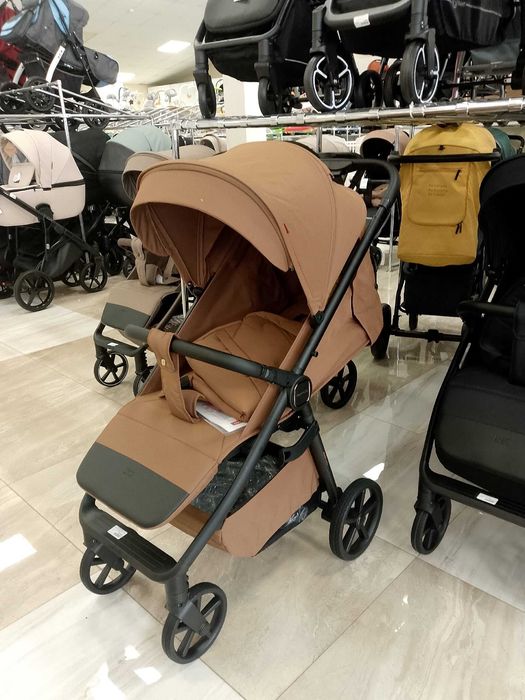 Прогулянкова коляска Carrello Bravo Carbon з LED підсвіткою