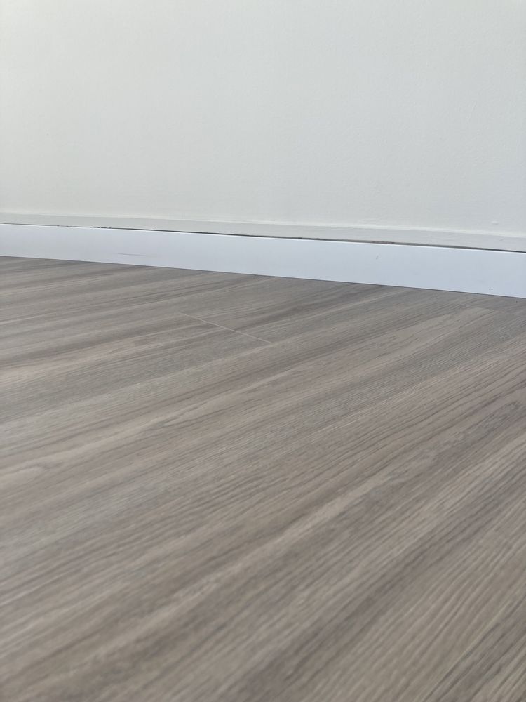Vendo piso EGGER EPL180 AquaStop com apenas 2 anos de utilizaçao 270€