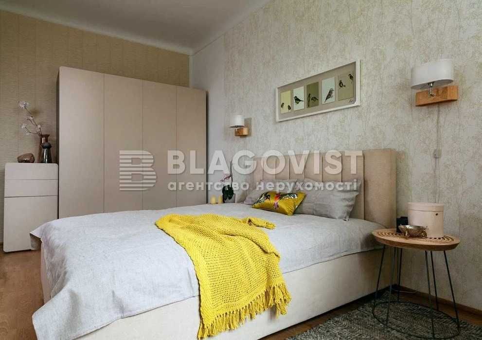 2-кімнатна сталінка 56 м² біля метро | Цегла, високі стелі, ремонт