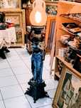 Stylowa lampa stojąca z brązu kobieta Mauretanka 135 cm