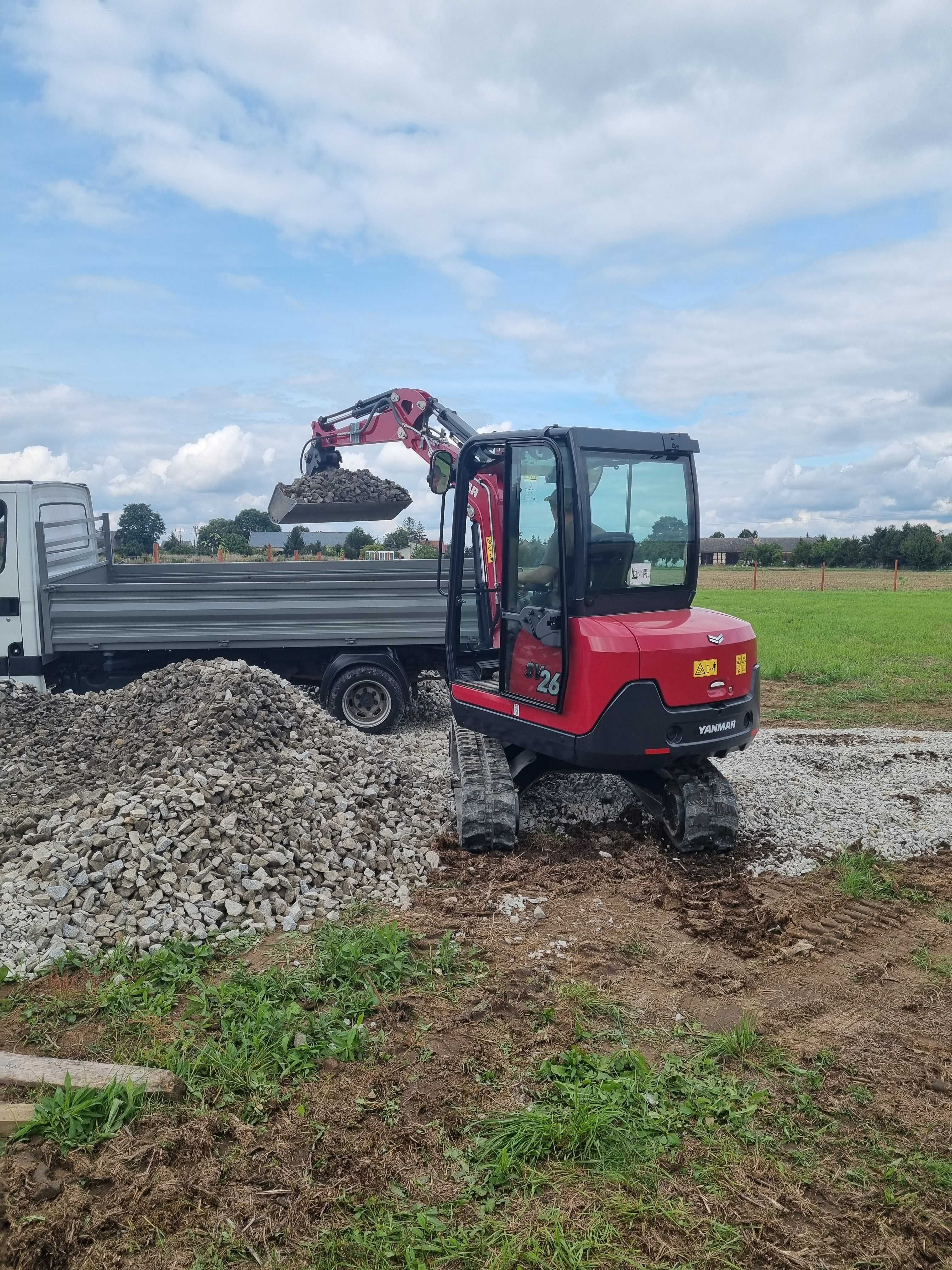 Usługi minikoparką z operatorem, Transport wywrotką, roboty ziemne