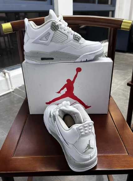 NikeAir Jordan4Retro R.40