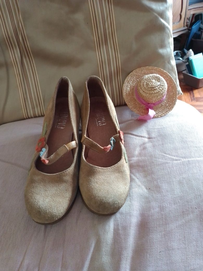 Quer casar?Então case calçada-Sapatos Haity Novos15E-Pochette5EDesde3E