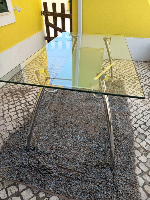 Mesa contemporânea em vidro