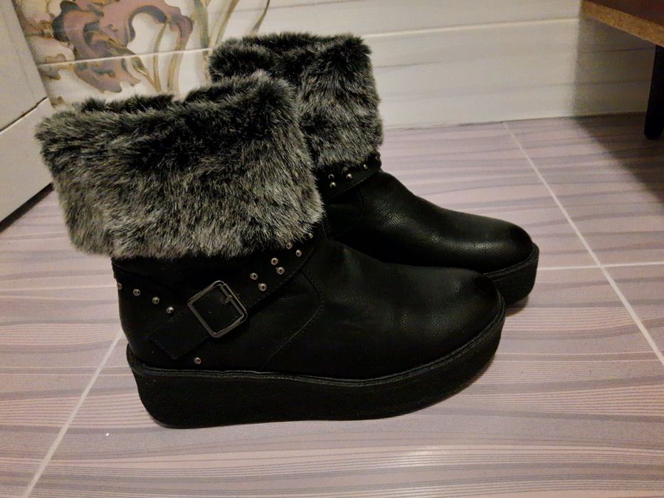 Чобітки демісезонні 39р нові