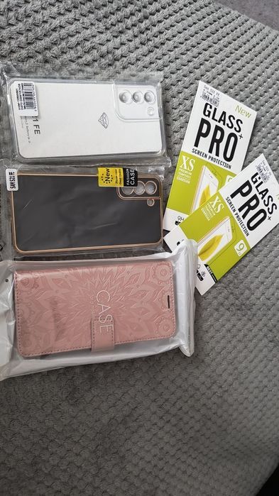 3 etui nowe  do Samsung s 21 SE +2 folie