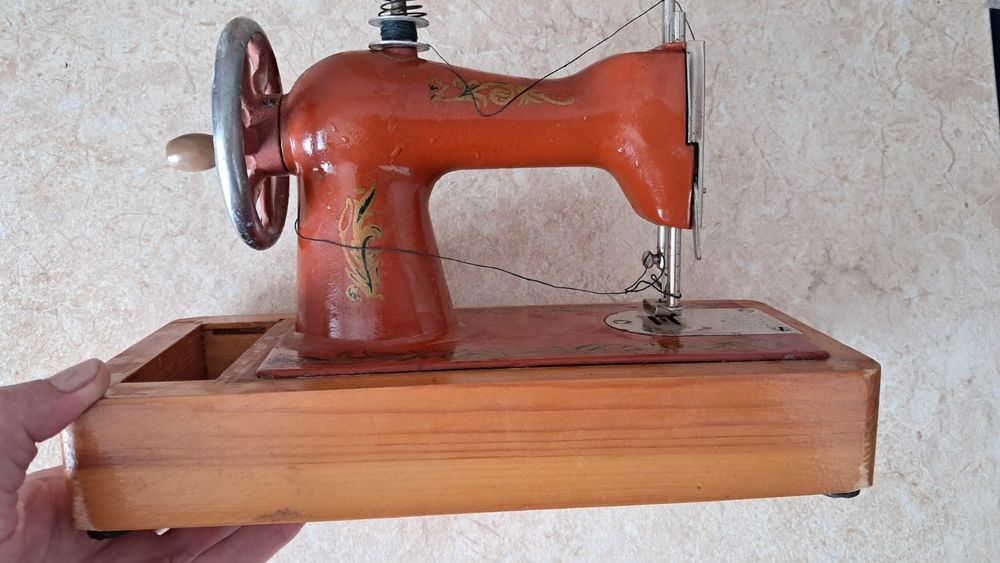 Детская швейная машинка СССР.