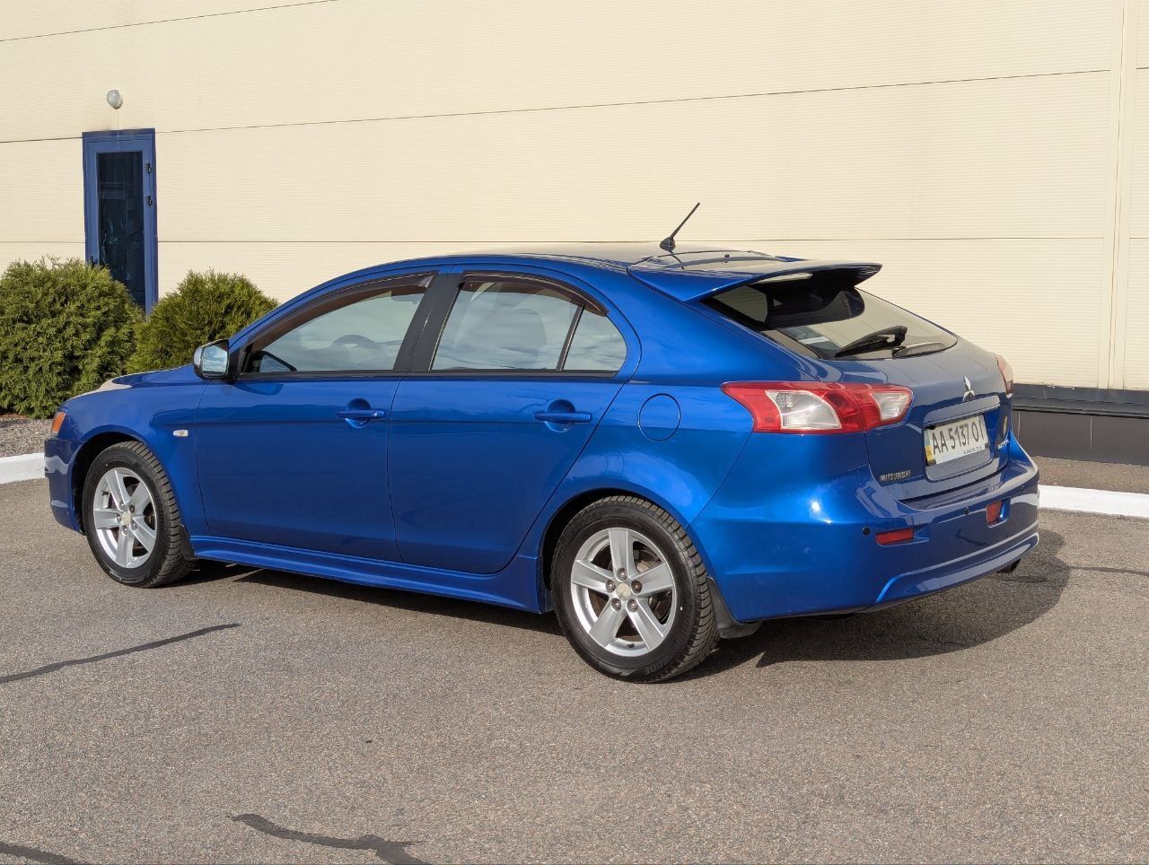 Mitsubishi lancer хетчбек 1.8 АКП газ.