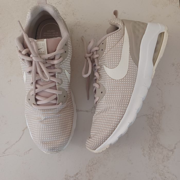 Nike AIR MAX Motion Lw Se jak nowe 42/27 cm/salon 439 zł