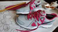 Buty firmy NIKE model Revolution 2