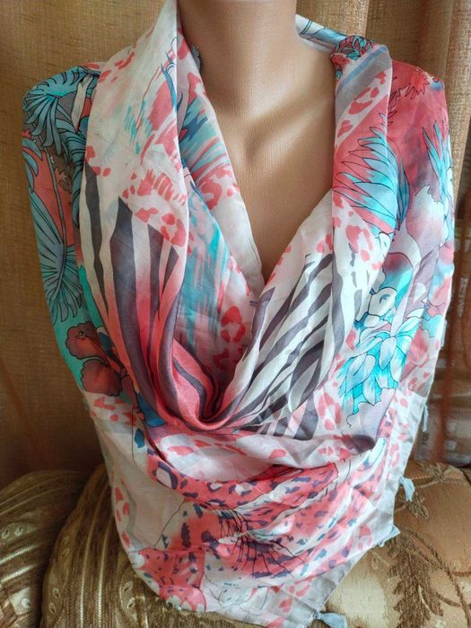 Шовковий великий шийний платок з китицями