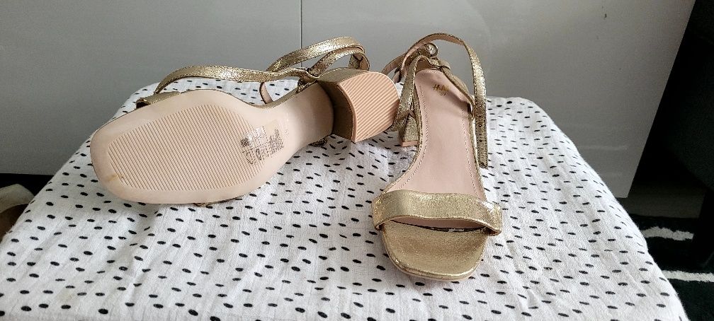 NOWE  złote buty z odkrytymi palcami na obcasie h&m rozmiar 39