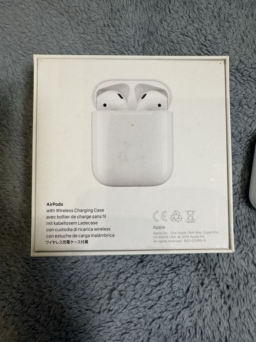 Airpods 2 gen with wireless charging case