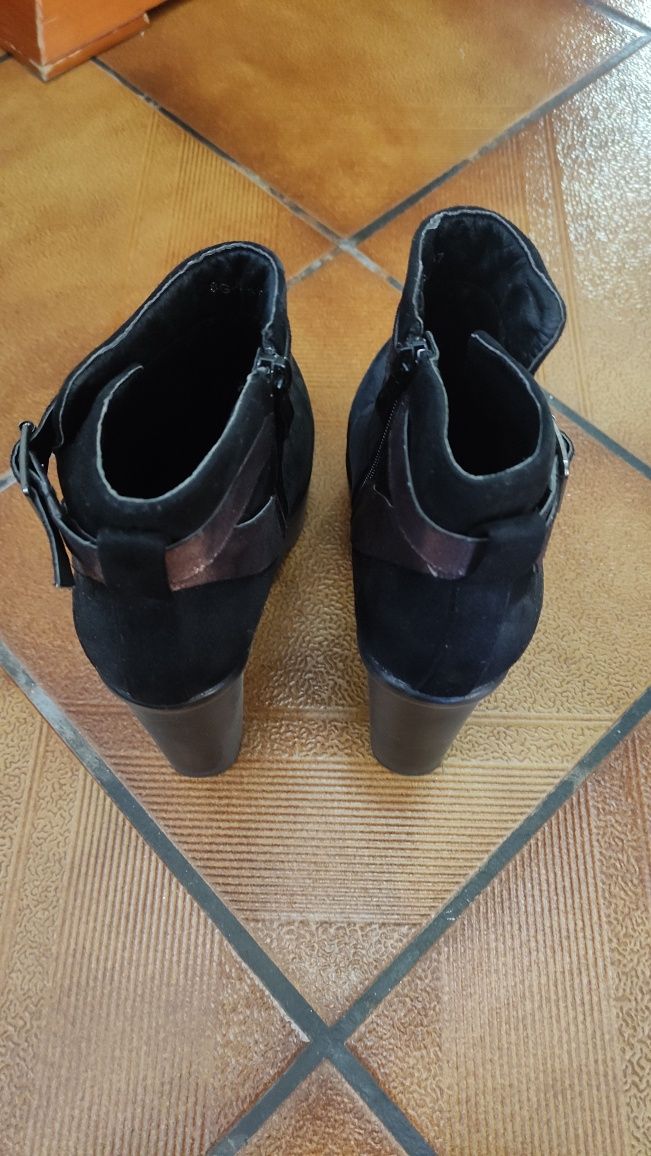 Botas tamanho 37