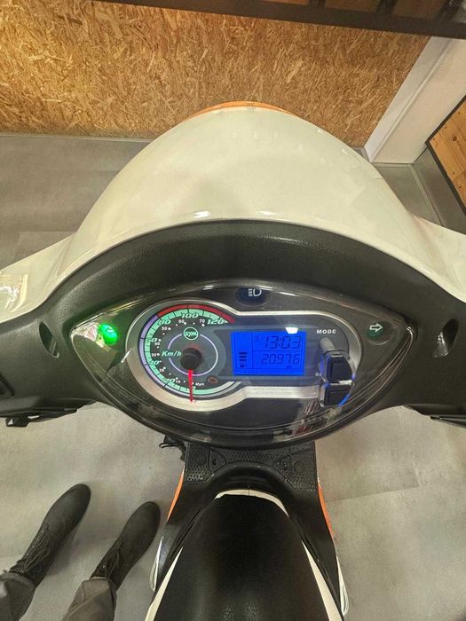 SYM Symphony Cargo 125 – Moto de Entregas Caixa + Capacete | Como Nova