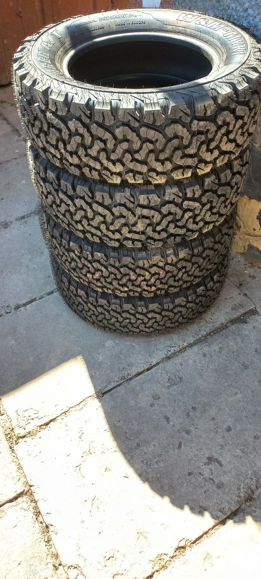 Продам шини.На Ниву.Xtrail.Нові.215/65R16 AT..Болотяні.OFF ROAD.ЗСУ зн