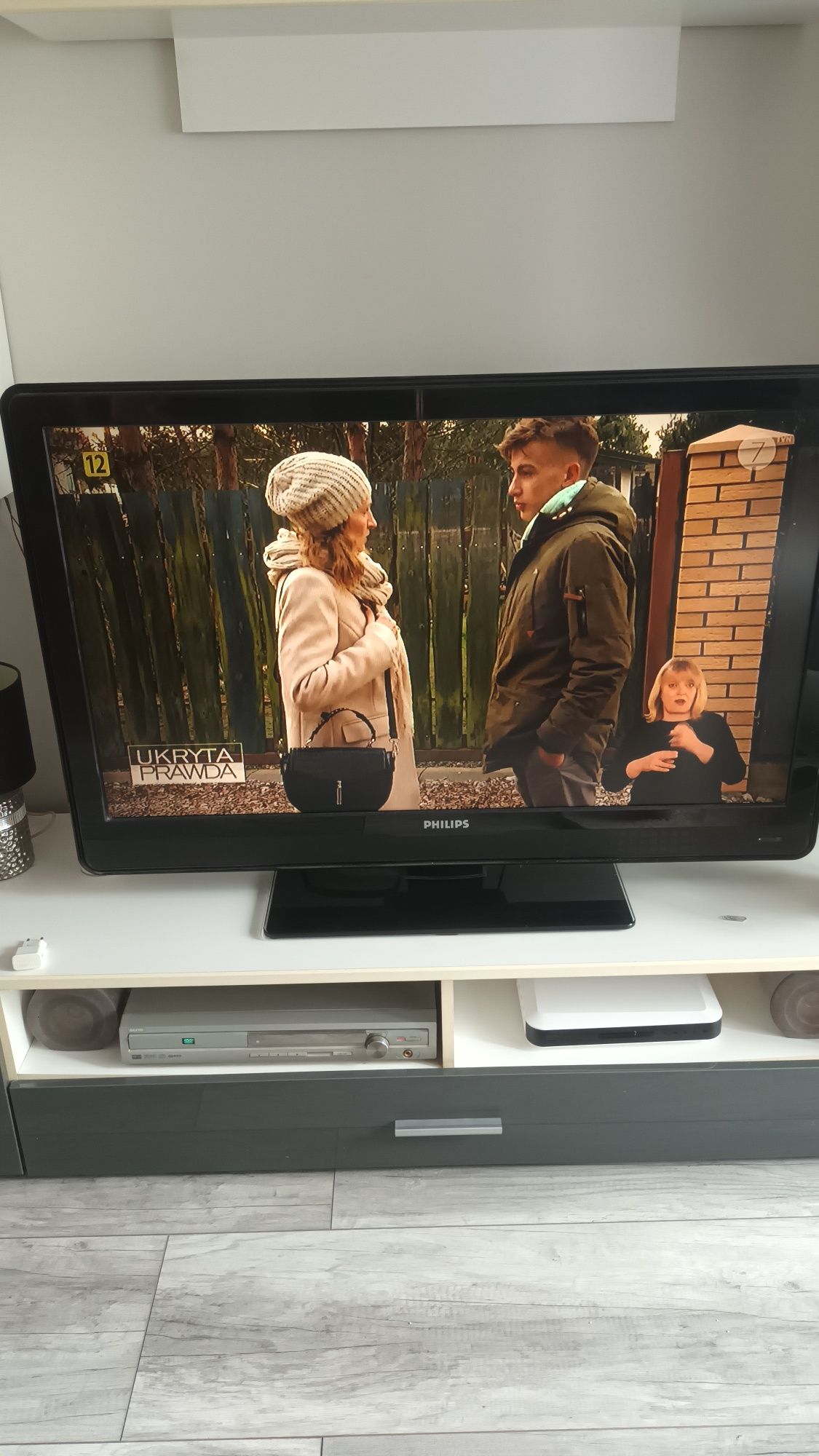 Telewizor w 100 % sprawny 42 cale