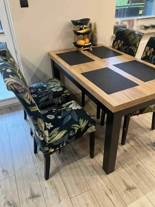 Zestaw 4 krzeseł krzesła drewniane tapicerowane miękkie + pokrowiec