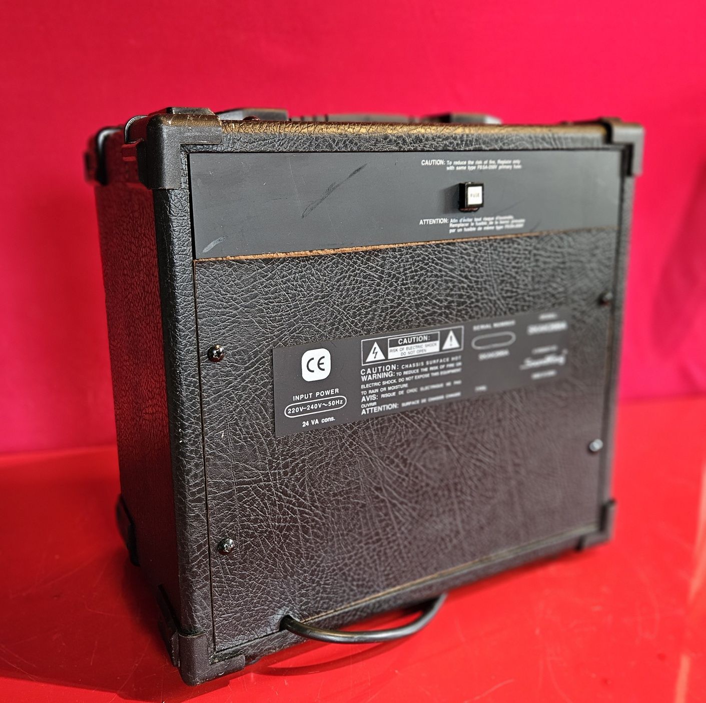 Wzmacniacz do gitary elektrycznej i mikrofonu, Distortion, AUX