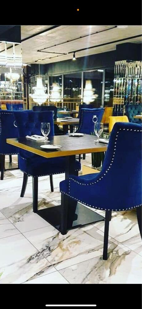 Krzesla do restauracji - granatowe, butelkowa zielen, żółte