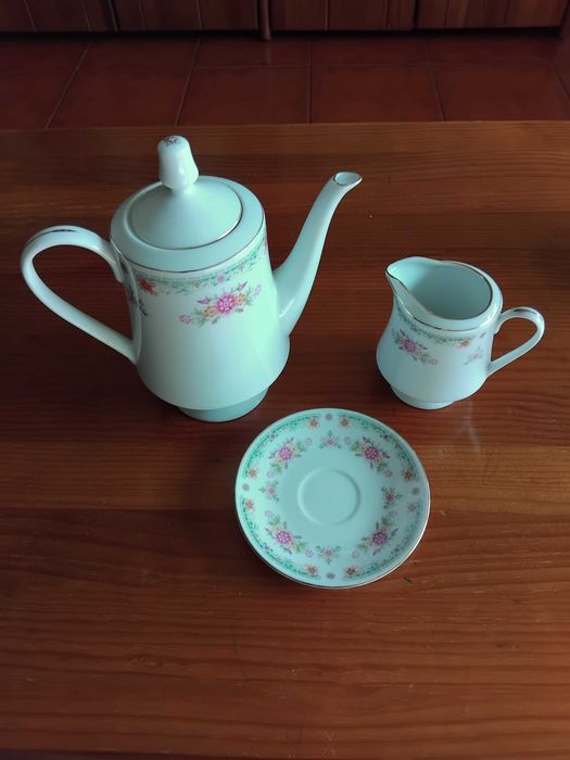 Cafeteira e leiteira porcelana