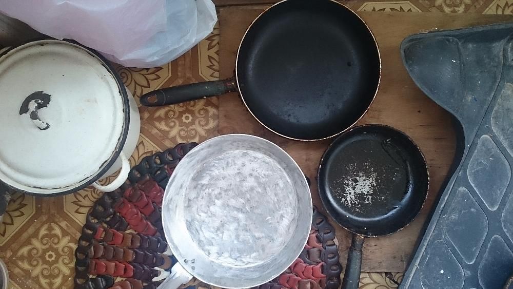 сковородки. разные.