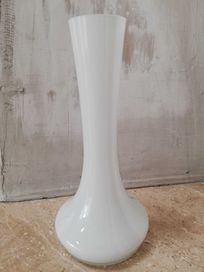 Wazon, wazonik , mleczne szkło, biały - wysokość 23 cm