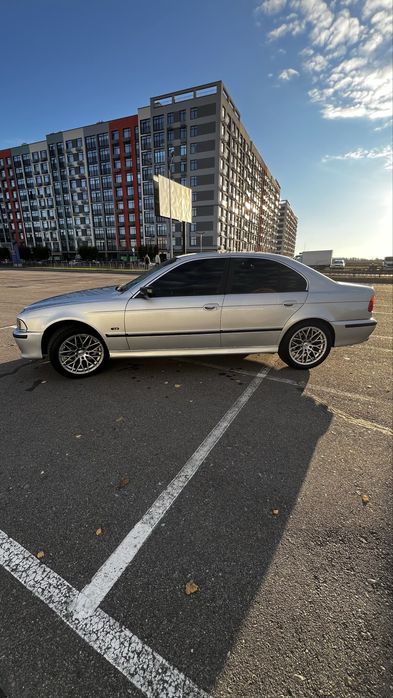 Продам BMW e39 523i