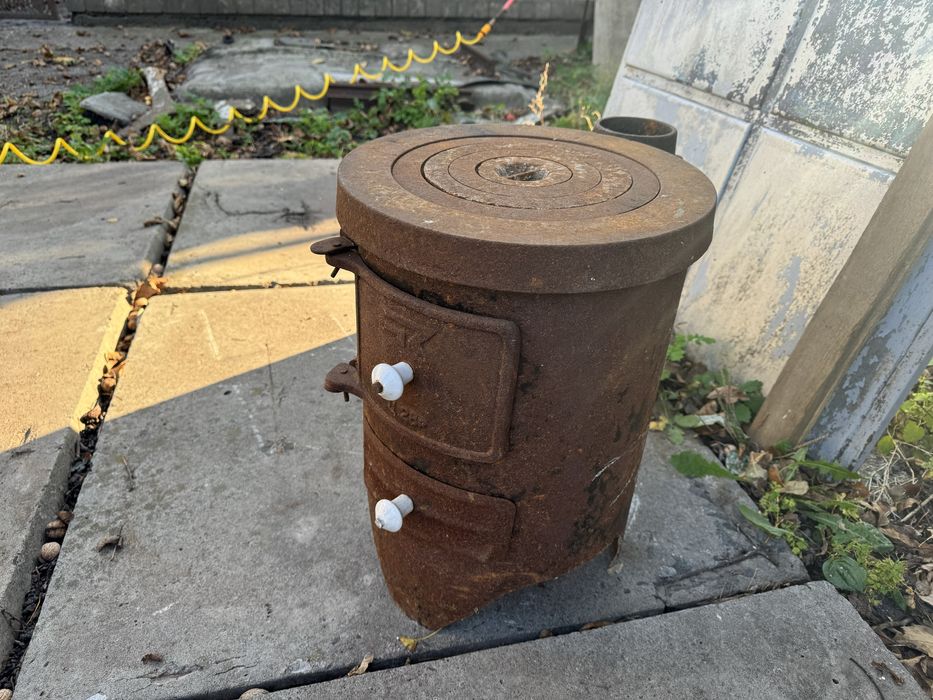 Продам НОВУЮ чугунную печку буржуйку в полном комплекте