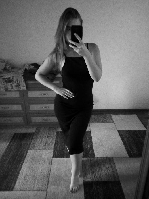 Сукня чорна на брительках