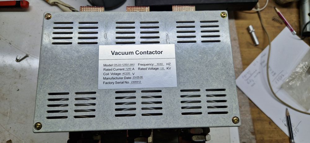 Контактор вакуумний