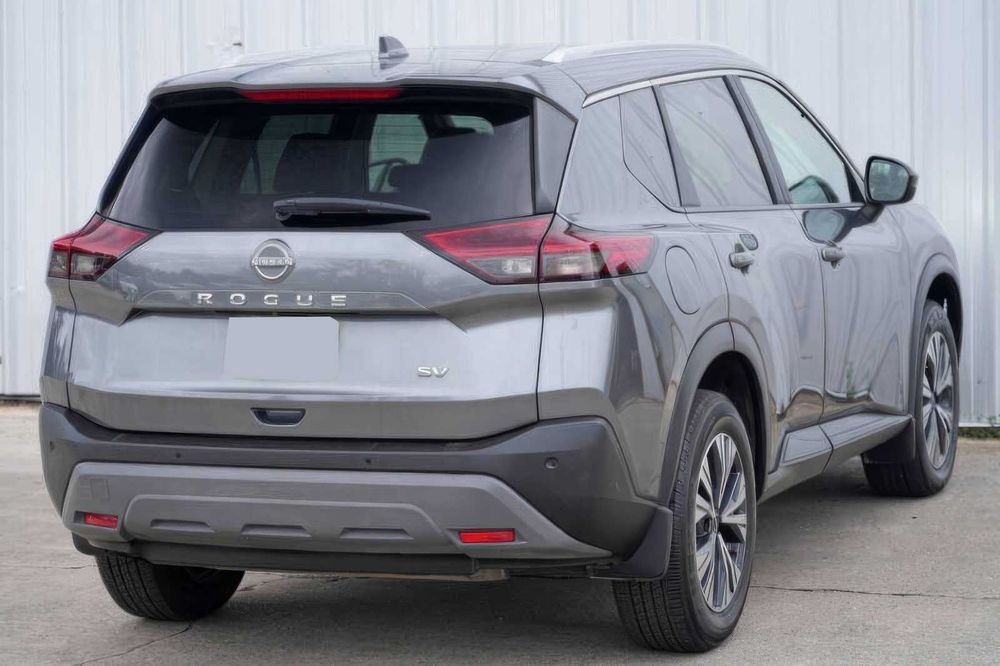 Nissan Rogue SV      2022