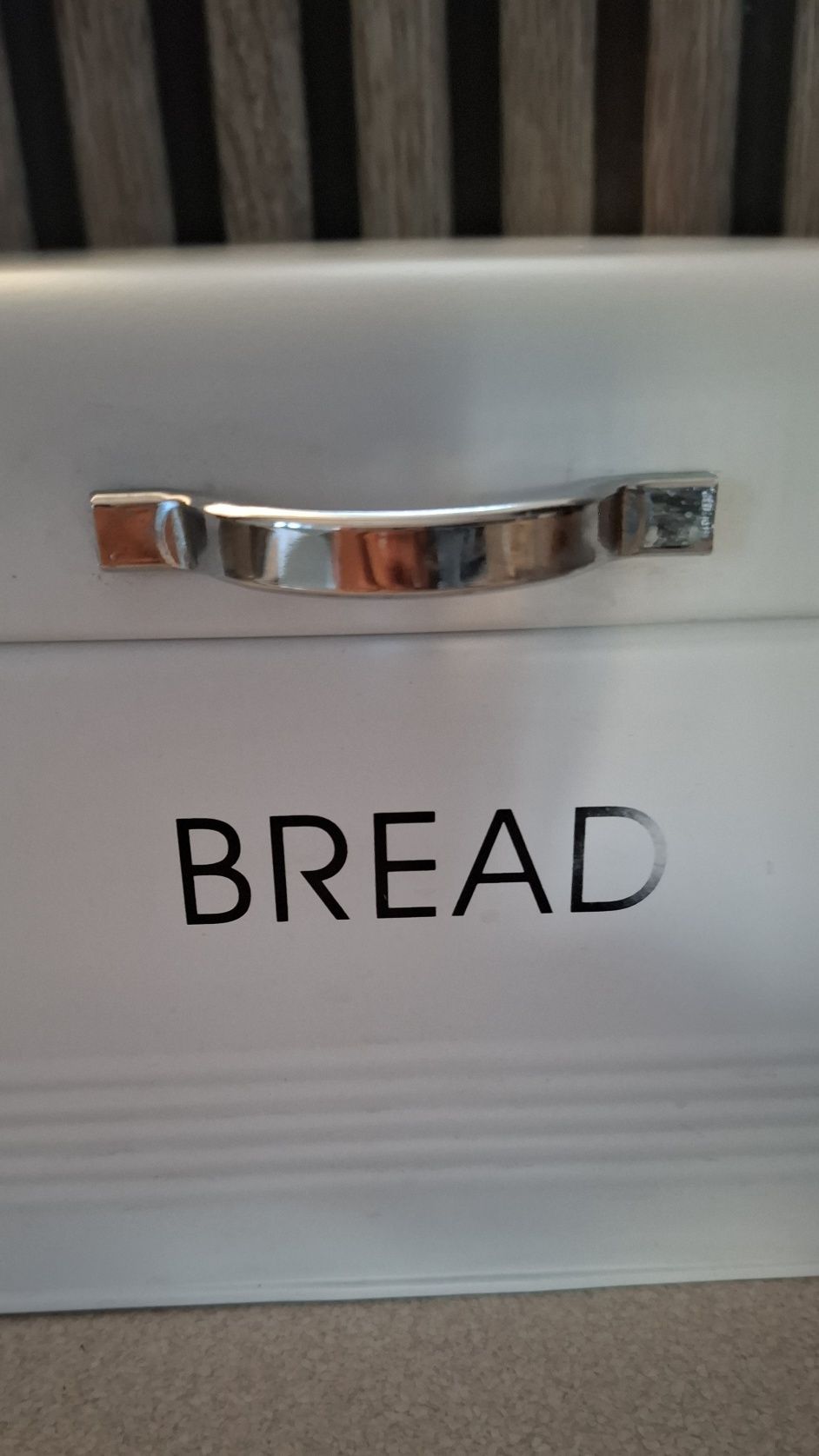 Chlebak kuchenny  biały  metalowy