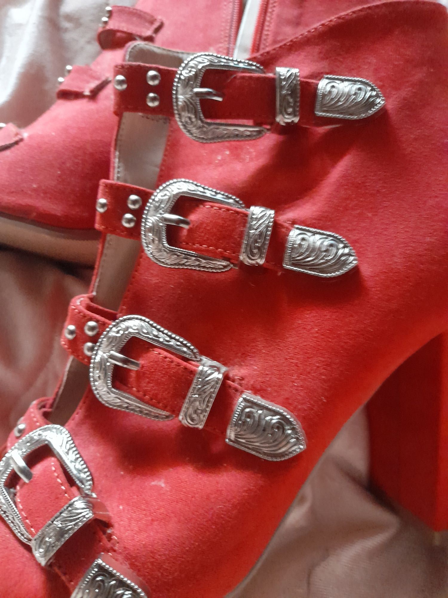 Buty czerwone 38