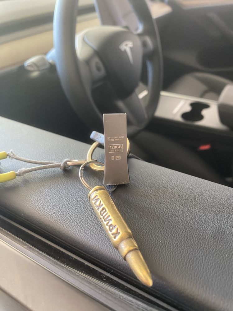 флешка Tesla model Y 2023 оригінал 3.1 /128гб