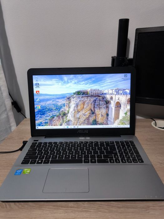 Asus A555L i5 5gen GeForce 920m