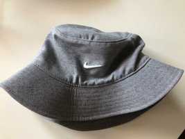 Nike kapelusz rozmia S / M