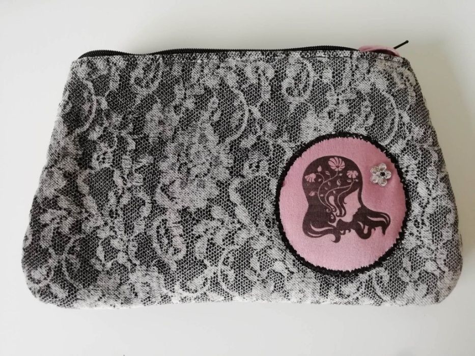 Clutch cinza e rosa