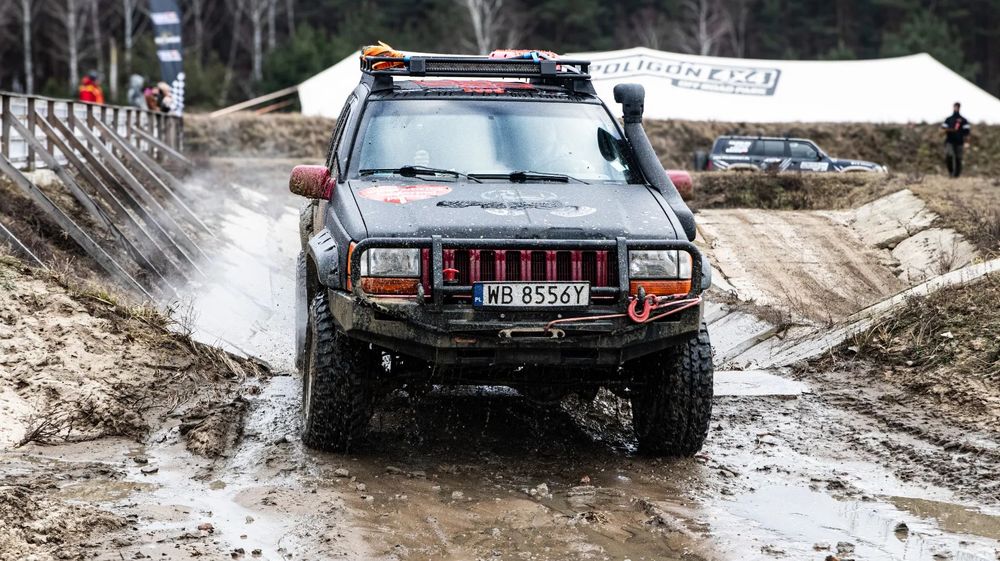 Jeep Grand Cherokee Doinwestowany Jeep Grand Cherokee ZJ 5.2 V8 lift 4,5 cala OFFROAD