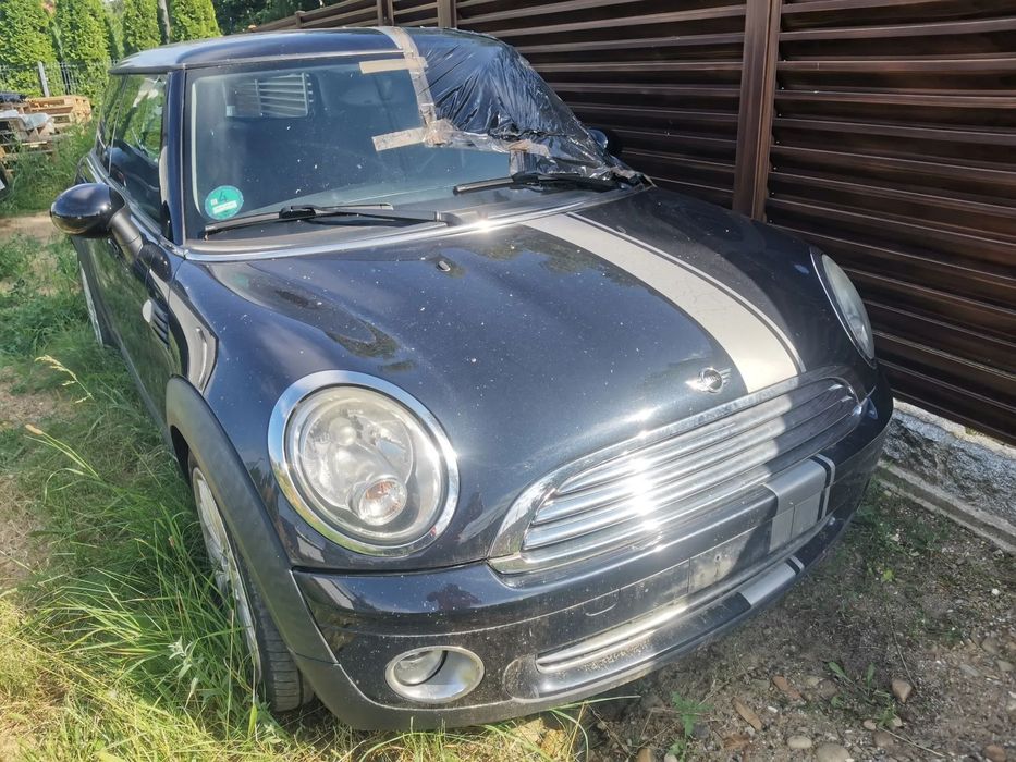 MINI ONE Miniacz z szyberdachem, Drobne uszkodzenie drzwi+błotnik
