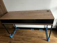 Lakierowana toaletka lub biurko styl loft